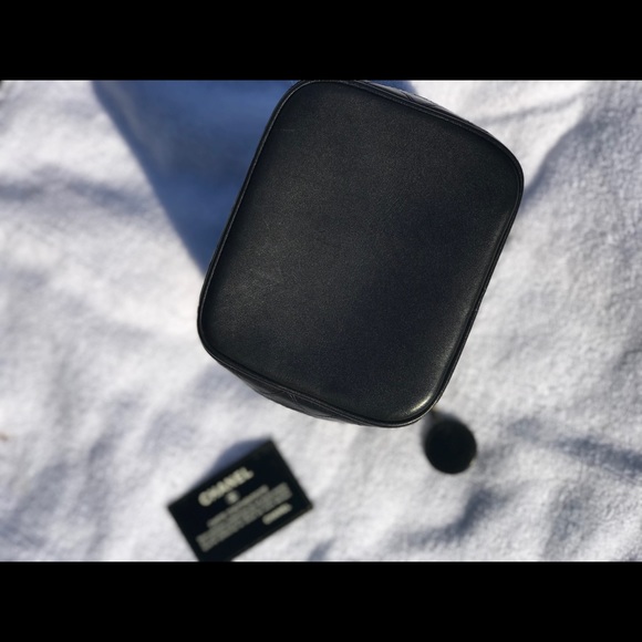 Chanel Vanity Case - Picture 5 of 8